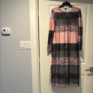 NWOT 2 tone  midi Pink and Gray Long Sleeve patterned Dress